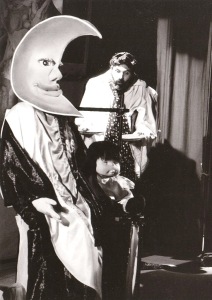 Alessandro Pultrone sfama la moglie luna e suo figlio schiavi della tv